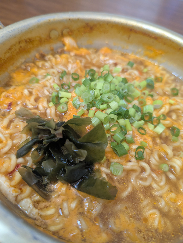 ヘジャン辛ラーメンで胃袋に刺激を与えて一気に治す荒治療