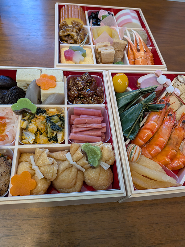 大晦日にフライングでおせちを食べながら紅白を観て年越し