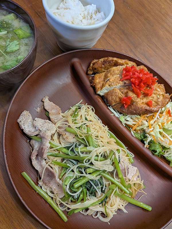 コピーバンドのスタジオで初顔合わせ